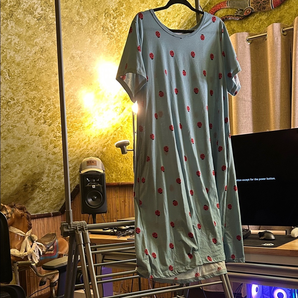 Gently Loved LuLaRoe 3X Jessie. From a non smoking/pet friendly home.